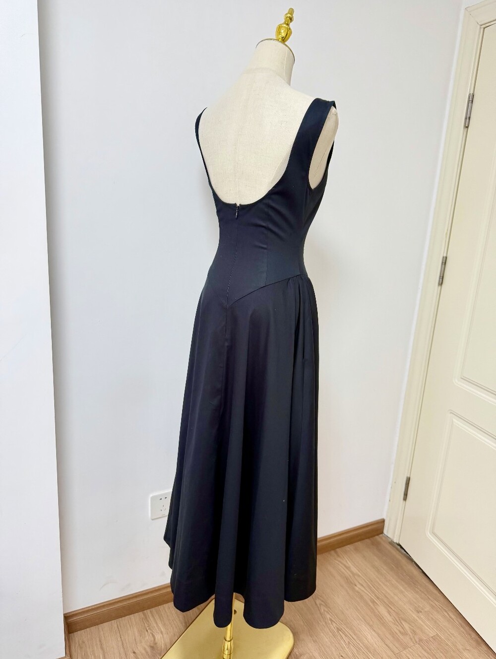 Helsa Stretch Cotton Sateen Midi Dress in Black - Picture 9 of 12